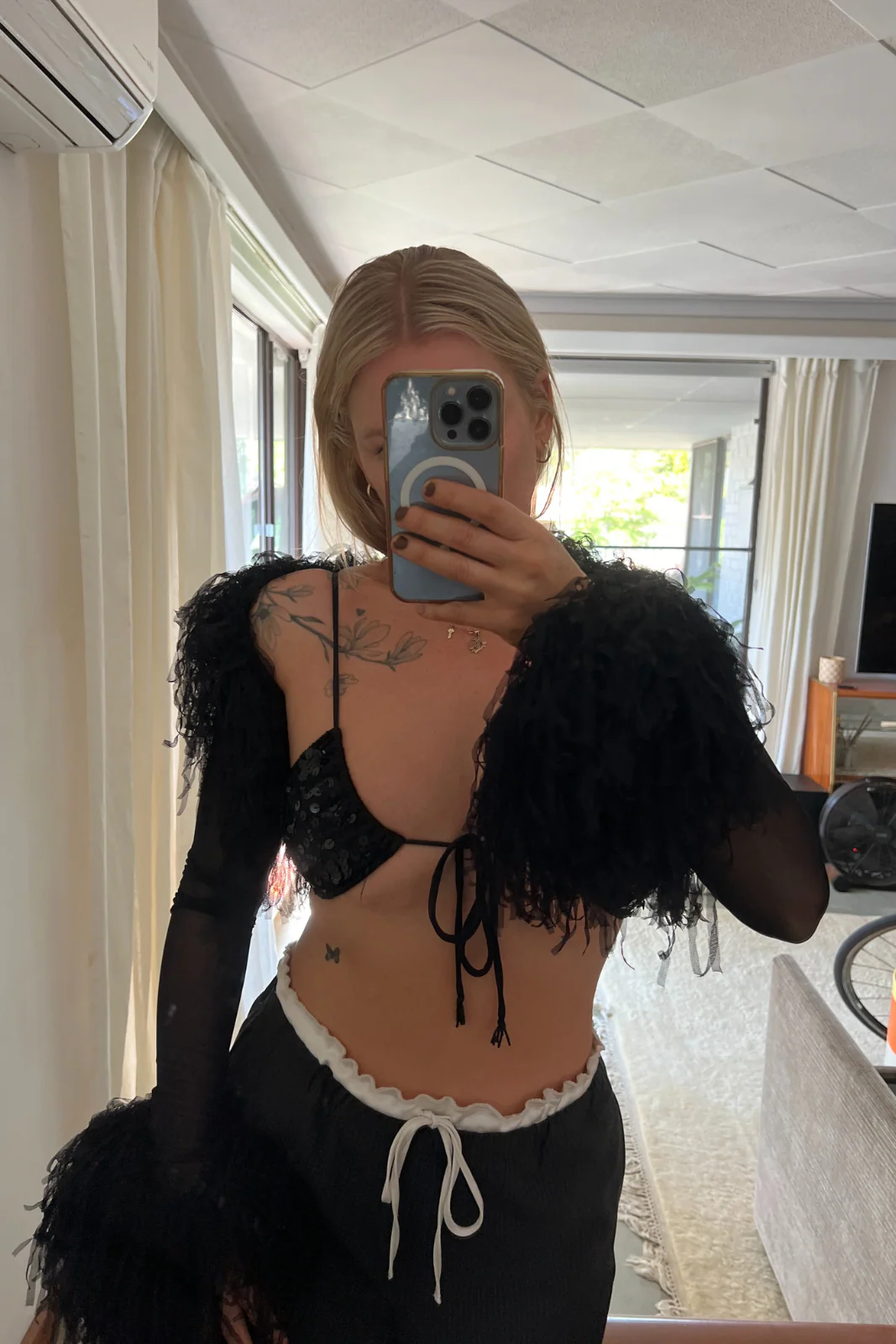 products.gallery.thumbnail_alt